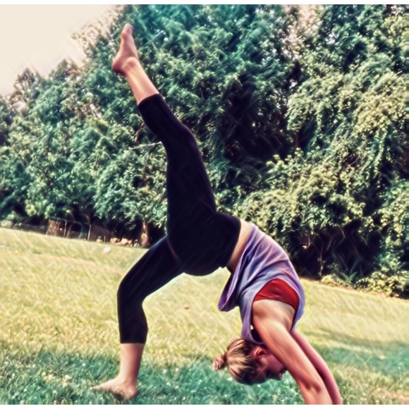 MEET YOUR POSHER - Picture 3 of 3